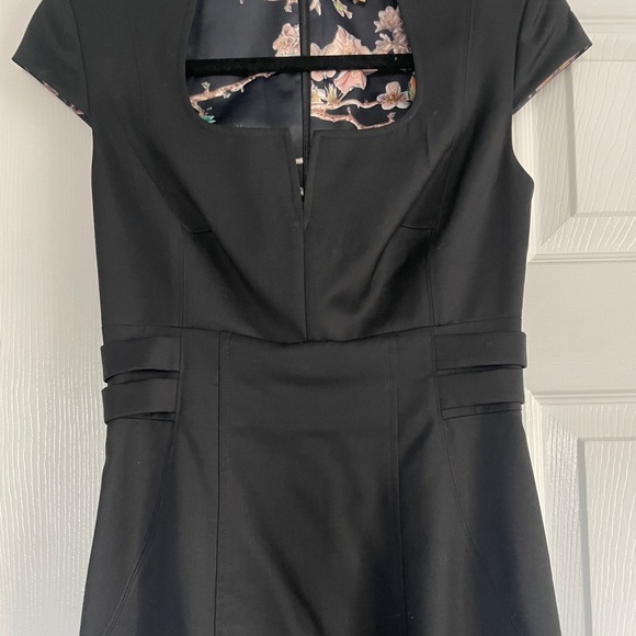 TED BAKER LONDON AGNES BUCKLE WAIST SHEATH PENCIL DRESS SIZE TB 0 NWOT - Picture 4 of 8